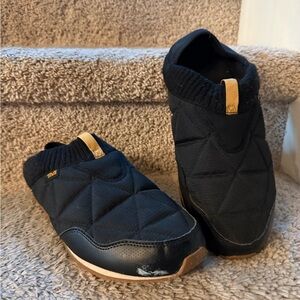 Teva women’ s or Men's Black Slip-On Shoes